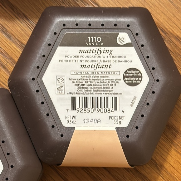 Burt’s Bees Mattifying Powder Foundation - Picture 6 of 6